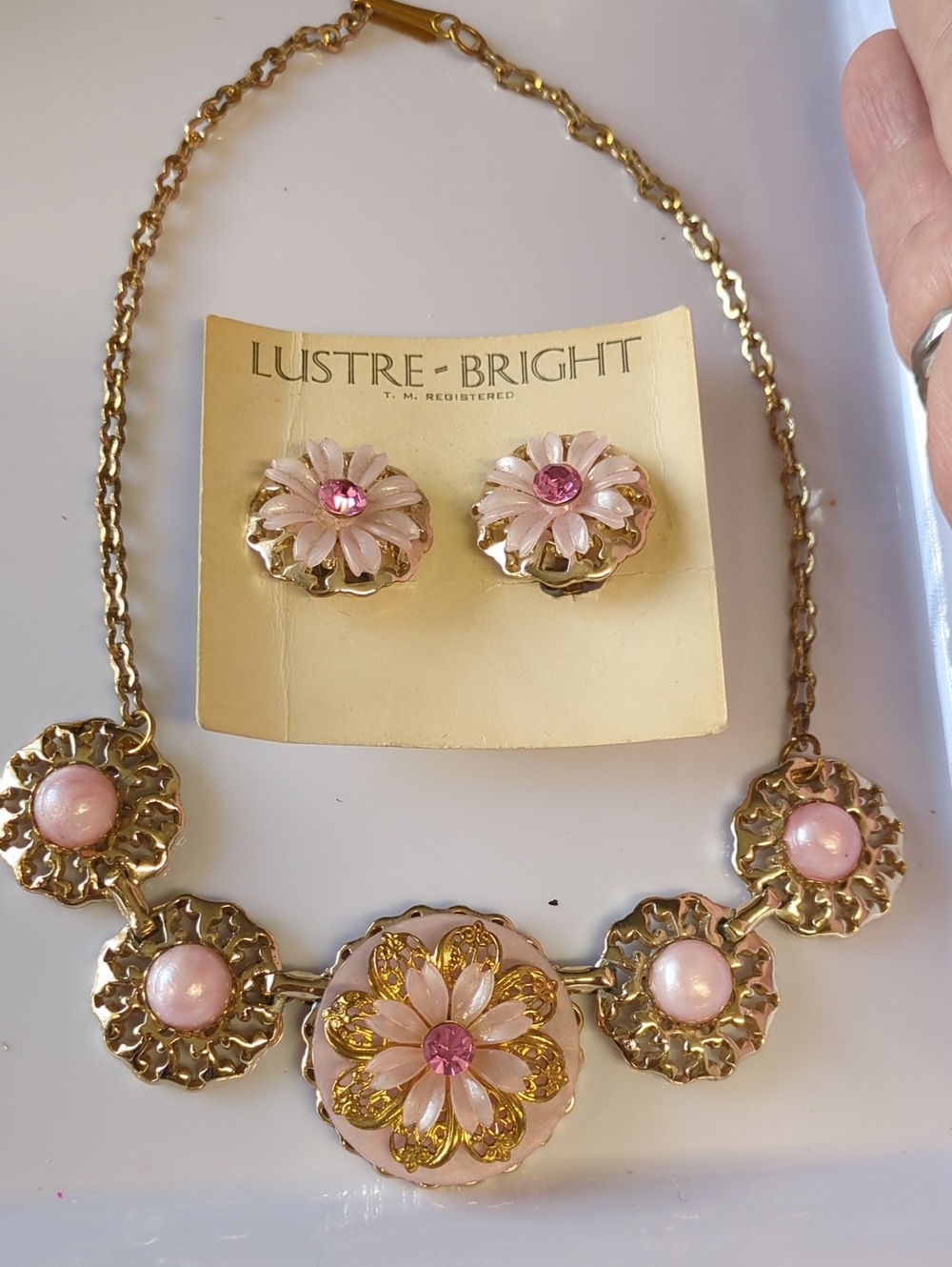 ☀️B7 Vintage Lustre-Bright Pink Floral Statement Necklace & Clip Earring Set